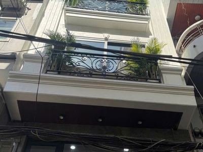 Siêu phẩm lô góc ô tô tranh nhau thang máy cổ nhuế 0