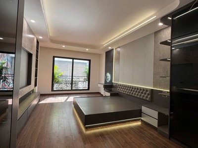 Siêu phẩm lô góc ô tô tranh nhau thang máy cổ nhuế 3