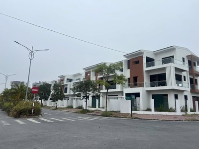 Bán căn biệt thự xây thô 3 tầng trục đường đôi KDC Trần Hưng Đạo, TP HD, 300.6m2, mt 12m 0