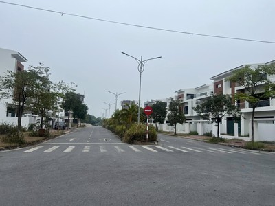 Bán căn biệt thự xây thô 3 tầng trục đường đôi KDC Trần Hưng Đạo, TP HD, 300.6m2, mt 12m 1