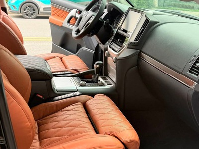 Bán Toyota Land Cruiser 4.6 V8 sản xuất 2020, lên 4 ghế MBS siêu VIP. 9