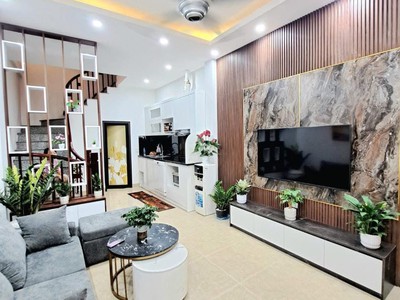 Bán Nhà Ngô Gia Tự, Phường Việt Hưng, Long Biên 5T, 33m2 giá 6,8 tỷ Nhà cách ô tô đỗ 25m 0