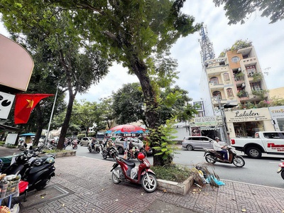 Bán nhà mặt tiền đ. võ thị sáu, quận 3 - 94m2 - chỉ 23t - ngay vòng xoay dân chủ quận 1 1