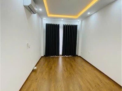 Đỉnh nóc kịch trần - siêu phẩm trở lại - - full nội thất - 1 nhà ra mặt phố - trung tâm phố trạm 3