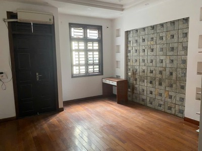 Nhà đẹp phố cầu giấy 30m 6t nhỉnh 10 tỷ-ngõ rộng thông thoáng- khu vực dân trí 0