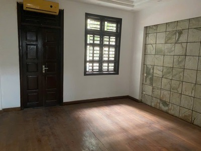 Nhà đẹp phố cầu giấy 30m 6t nhỉnh 10 tỷ-ngõ rộng thông thoáng- khu vực dân trí 2