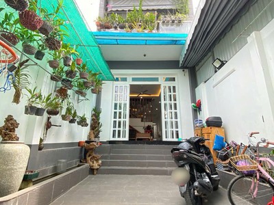 Bán nhà đường quốc lộ 13 ô tô vào nhà 105m2 ngang 4,5 nở hậu ngay vạn phúc city chỉ nhỉnh 8 tỷ 0