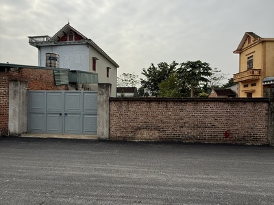 Chính chủ cần bán đất ở thôn 6 phú cát đường nhựa, cách mặt đường đôi vành đai kcn 20m, gần nhà máy 0