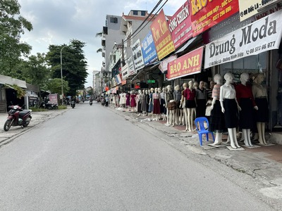 Hàng Hiếm 80m2 nhà C4 Mặt Đường Chợ Ninh Hiệp. Mặt phố đông đúc nhiều người qua lại, Kinh doanh Vô 7