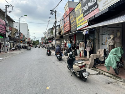 Hàng Hiếm 80m2 nhà C4 Mặt Đường Chợ Ninh Hiệp. Mặt phố đông đúc nhiều người qua lại, Kinh doanh Vô 8