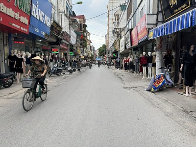 Hàng Hiếm 80m2 nhà C4 Mặt Đường Chợ Ninh Hiệp. Mặt phố đông đúc nhiều người qua lại, Kinh doanh Vô 9