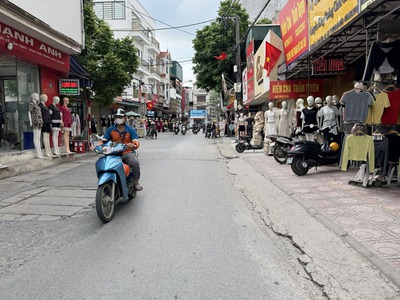 Hàng Hiếm 80m2 nhà C4 Mặt Đường Chợ Ninh Hiệp. Mặt phố đông đúc nhiều người qua lại, Kinh doanh Vô 10