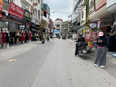 Hàng Hiếm 80m2 nhà C4 Mặt Đường Chợ Ninh Hiệp. Mặt phố đông đúc nhiều người qua lại, Kinh doanh Vô 11