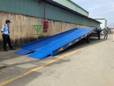 Cầu Bốc Dỡ Container 1