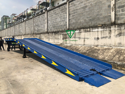 Cầu Bốc Dỡ Container 3