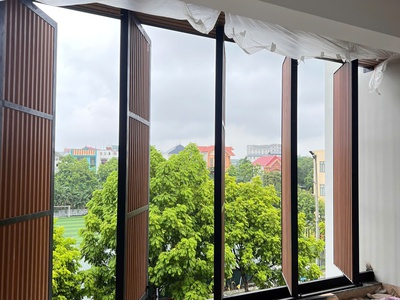 Hệ lam chắn nắng, hệ cửa sử dụng gỗ nhựa ngoài trời 2