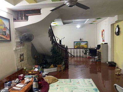 Cho thuê nhà 1295 Giải Phóng - Gía 13 triệu - Sàn 45m2, 5 tầng, 4 ngủ, 3 vệ sinh, ô tô tận cửa 7