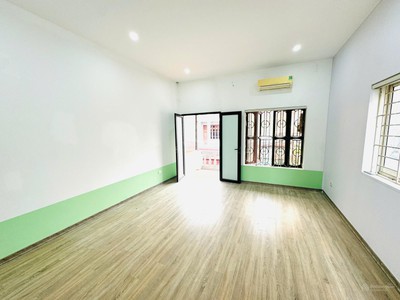 Chính chủ cho thuê nhà mới sửa 97,2m2, mặt phố mai phúc, hướng đông nam, 2 mặt tiền. giá 13tr/tháng 0