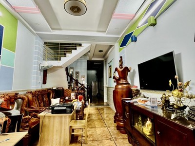 Nhà rộng 4 tầng đường huỳnh thị hai quận 12 110m2 chỉ 4 tỷ 8. 1