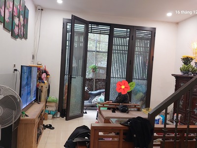 Bán nhà c4, âu cơ 36m2. mt4m, 2t, 2n, 2vs, tây hồ. 2.05 tỷ. gần ô tô. 0