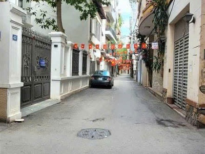 Cần bán gấp trước tết nhà hoàng hoa thám , ba đình, diện tích 35m2 nhà 6 tầng 1