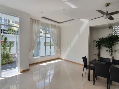 Căn góc hai mặt tiền thoáng đẹp ngay trung tâm nha trang 1