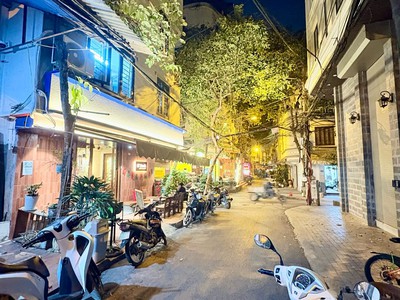 Bán nhà võ văn dũng 21m2. 3 tầng. mặt tiền 4.5m. giá 11 tỷ đống đa hà nội 0
