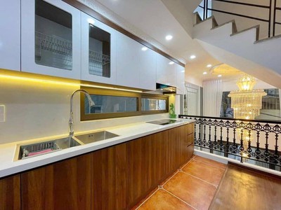 Bán nhà mới giáp nhất-38m 5tầng 4mmt-ngõ thông-kinh doanh-cạnh royalcyti. 12 tỷ 1