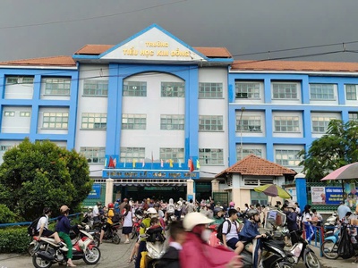 Chủ bán gấp đi mỹ lk 4-5 sau lưng trường kđ hẻm 6m thông kinh doanh 42m2 -2 tầng 3 tỷ 0