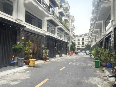  siêu phẩm nhà 5 tầng   full nội thất cao cấp- vào ở ngay  kdc cao cấp - thạnh xuân -q12 chỉ hơn 1