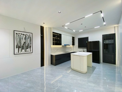 Bán nhà 3 tầng mặt tiền Hải Châu. Đà Nẵng. Ngay gần sông Hàn. Trục kết nối chính. 9