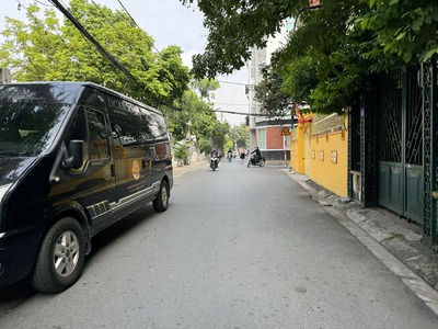 Cần bán 44,9m2 nhà 4 tầng mặt hồ Bồ Đề. View hồ đẹp, vừa ở vừa kinh doanh buôn bán 2