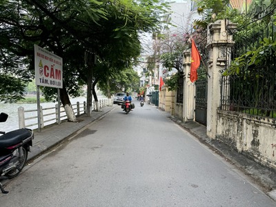 Cần bán 44,9m2 nhà 4 tầng mặt hồ Bồ Đề. View hồ đẹp, vừa ở vừa kinh doanh buôn bán 3