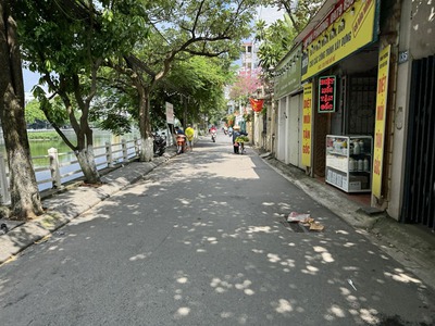 Cần bán 44,9m2 nhà 4 tầng mặt hồ Bồ Đề. View hồ đẹp, vừa ở vừa kinh doanh buôn bán 4