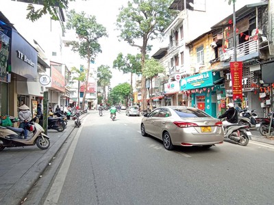 Mặt Phố Quán Thánh Mặt Tiền 5M 3 Tầng 22 Tỷ SDCC Vỉa Hè Rộng Đẹp 0