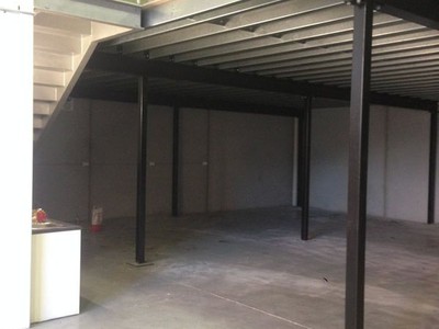 Cho thuê kho, xưởng DT 300m2, ở Gần ngã 5 Kiến An, khu vực đông dân 2