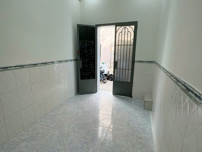 Nhà nhỏ 2 tầng hẻm 1225 phạm thế hiển p5q8 . giá: 2.38 tỷ 2