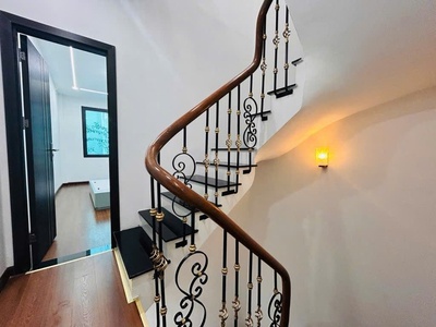 Chính chủ bánnhà đẹp tại vinhome royal đường thông tiện lợi phù hợp mở tiệm ô tô đỗ cổng 2