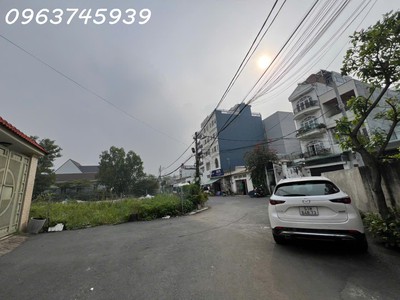 Nhà nội thất gỗ cao cấp, 114m2, 3 tầng, 8.25 tỷ, hiệp bình phước 4