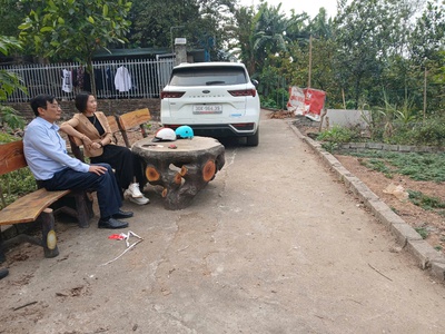 Hiện tại em đang có lô đất ở tích giang phúc thọ  diện tích 47.5m ,ô tô nằm trong đất, gần đường 0