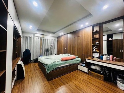 Bán nhà đê trần khát chân 38m2. 5 tầng. mặt tiền 4.2m. giá 10.5 tỷ hai bà trưng hà nội 3