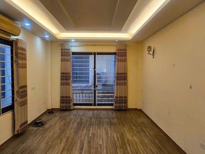 Bán nhà đường 8/3. 35/38m2. 5 tầng. mặt tiền 3.7m. giá 8.2 tỷ hai bà trưng hà nội 2