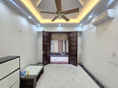 Bán nhà đường 8/3. 33m2. 5 tầng. mặt tiền 4.1m. giá 8 tỷ hai bà trưng hà nội 0