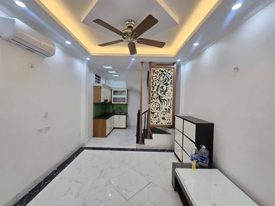 Bán nhà đường 8/3. 33m2. 5 tầng. mặt tiền 4.1m. giá 8 tỷ hai bà trưng hà nội 1