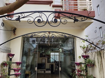 Cho thuê nguyên căn sân cổng 110m2 Văn Cao, 4 p.ngủ. 0