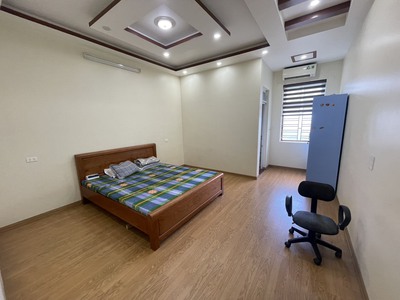 Cho thuê nguyên căn sân cổng 110m2 Văn Cao, 4 p.ngủ. 3