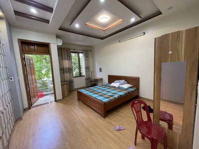 Cho thuê nguyên căn sân cổng 110m2 Văn Cao, 4 p.ngủ. 5