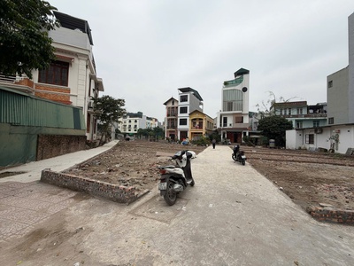 Bán 51m2 đất ngọc thụy ô tô đỗ ,mặt tiền 6m 8.67 tỷ long biên. 0