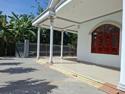 Mình muốn bán căn nhà y hình tại trung tâm hòa long. dt 450m2. 60 thổ. 15x30. 1