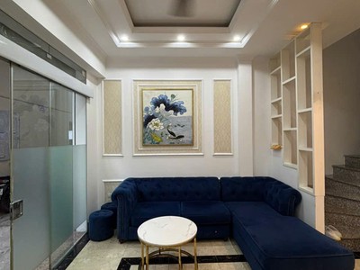 Nhà vị trí đẹp- giá tốt chính chủ bán nhà 5 tầng quận long biên sắp ra mặt phố lớn 3